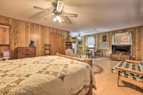 2 Canyon Lake Cabins - 3BR Total - on 2.7 Acres! image 17