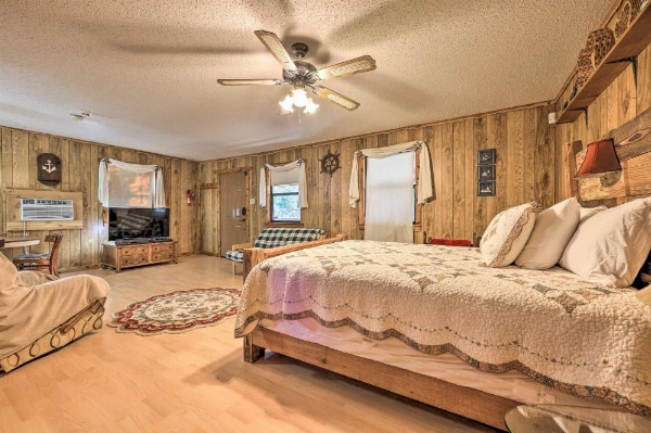 2 Canyon Lake Cabins - 3BR Total - on 2.7 Acres! image 18