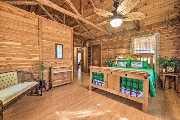 2 Canyon Lake Cabins - 3BR Total - on 2.7 Acres! image 9